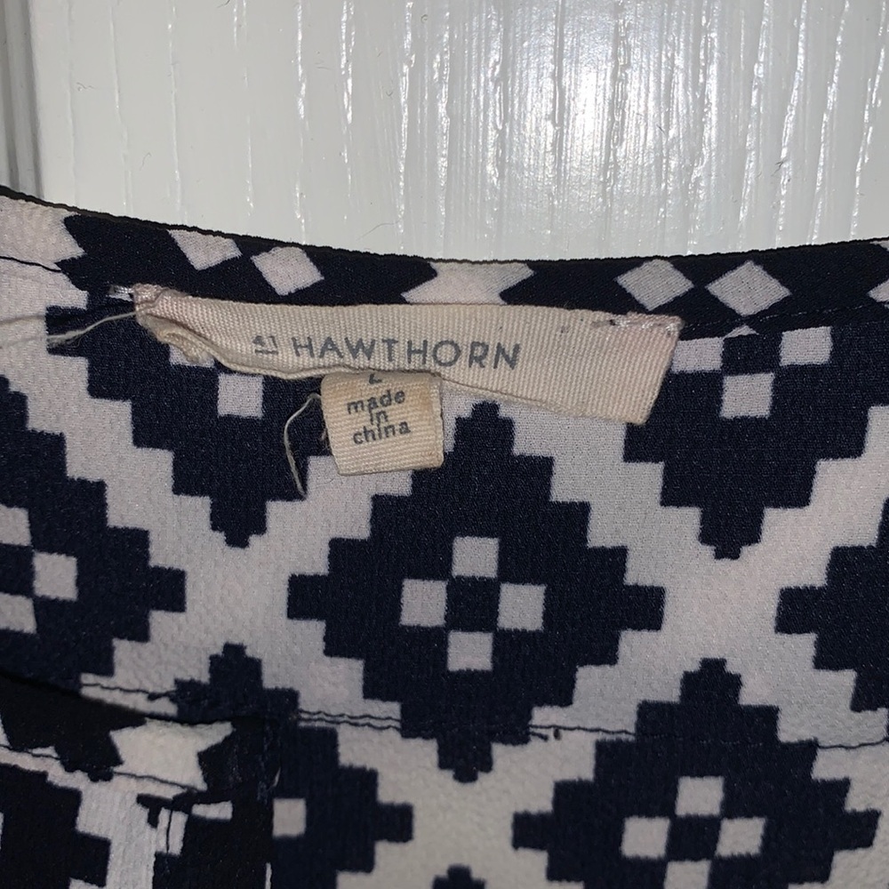 V neck short sleeve top - Picture 2 of 3
